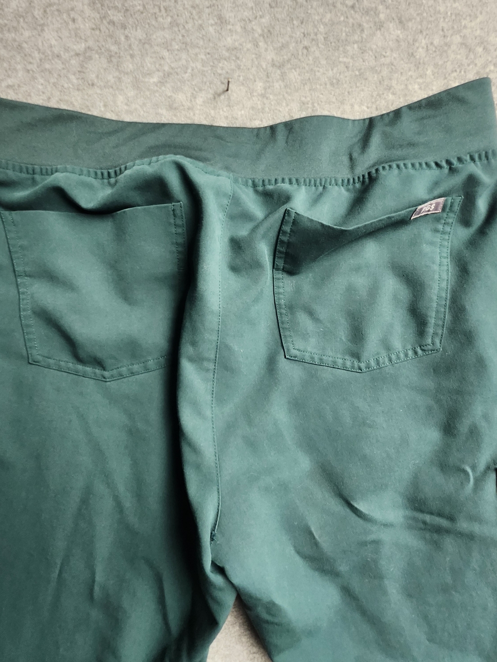 FIGS Scrubs Set - Technical Collection (Green / Teal) 🩺✨ - Picture 5 of 16